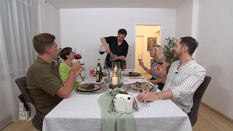 An Tag 4 in Wien trifft sich die Wiener Gruppe bei Visar im 22. Bezirk