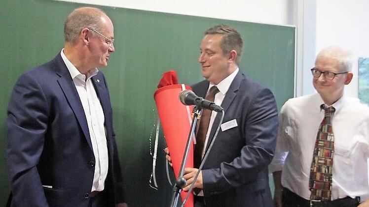 MOS-Architekt Peter Kropf, André Schneider und Hans Jürgen Hagen bei der Einweihung der MOS in Kronach.  Foto: Veronika Schadeck