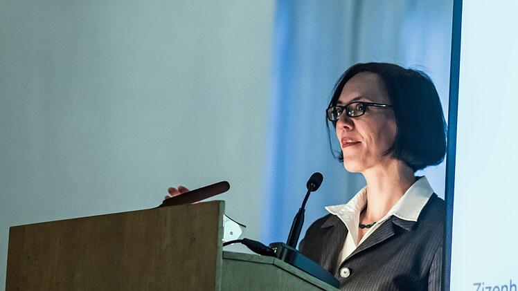 "Zum Sterben schön": Impressionen von einem Abend mit Kunst und Musik in der Großen Hofstube der Veste Coburg. Referentin war Stefanie Knöll, Leiterin des Coburger Kupferstichkabinetts.Foto: Jochen Berger