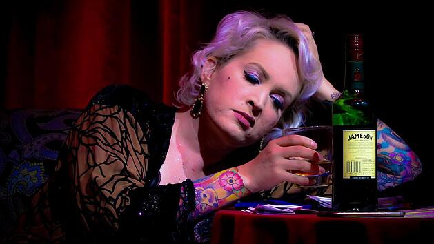 Manche Menschen greifen bei Stress zu Alkohol.