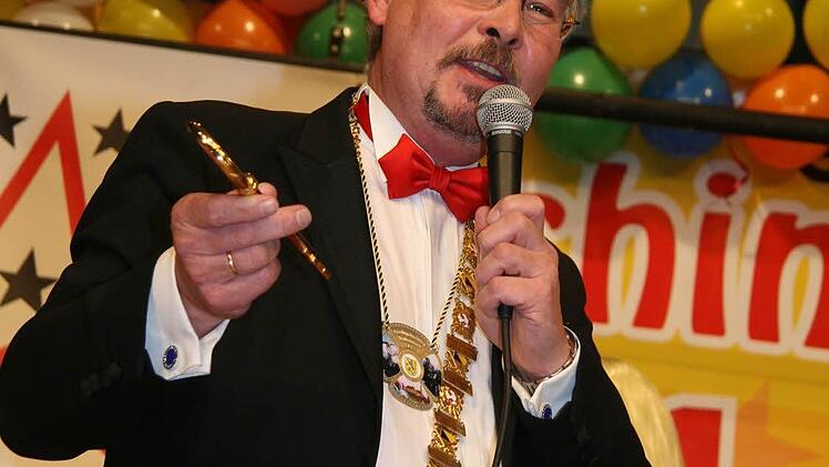 Faschingspräsident Andy Sesselmann ist überglücklich: Er hat den Rathausschlüssel.
