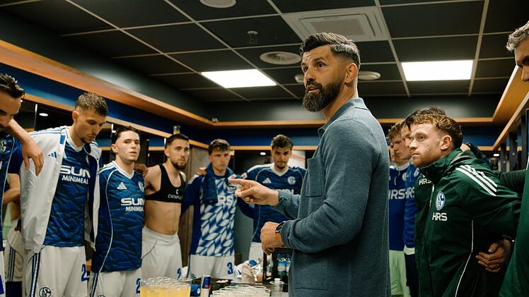 Trainer Miron Muslic hat auf Schalke die Leidenschaft neu entfacht. Nach einer katastrophalen Vorsaison h&auml;tte kaum einer den Aufstieg f&uuml;r m&ouml;glich gehalten. Doch die Mannschaft hat es geschafft. Ein zumindest kleines Fu&szlig;ballwunder.
