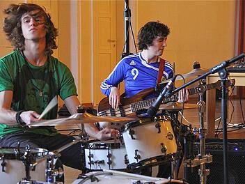 Legen sich mächtig ins Zeug: Die jungen Musikstudenten des "European Band- und Business-Camp". Foto: Gerd Schaar