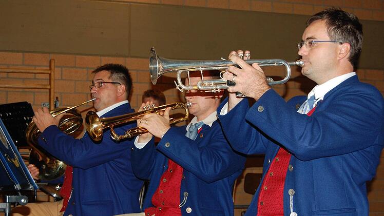 Die Musiker verstanden es, mit einem vielseitigen Programm ihrer Zuhörer zu begeistern. Die Akteure aus Thulba, Hetzlos und Frankenbrunn stellten bei ihrem Auftritt in der Thulbatal-Halle eindrucksvoll ihr Können unter Beweis. Foto: Günther Straub
