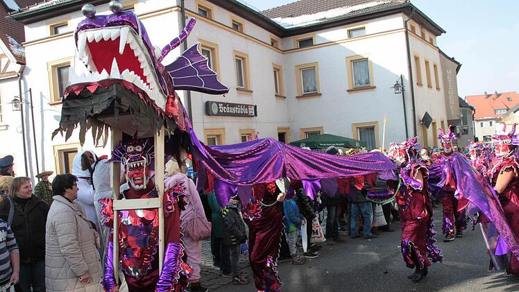 Marktplatztreiben in Stadtsteinach. Foto: Jürgen Gärtner