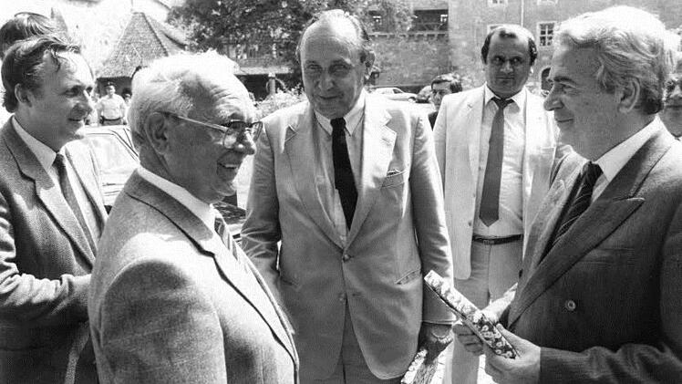Hans-Dietrich Genscher in Coburg. Links im Vordergrund: Oberbürgermeister Klar-Heinz HöhnFoto: Archiv/Klaus Wöhner