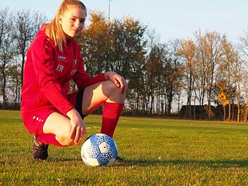 Elena Reck (im Bild) darf als 16-Jährige bei den Frauen des TSV Rannungen spielen, nicht aber bei den U18-Junioren. Foto: Jürgen Schmitt
