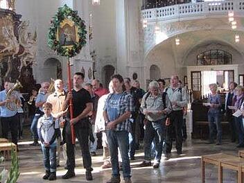Die Serlbacher Wallfahrtsgruppe zieht in die Gößweinsteiner Basilika ein. Fotos: privat