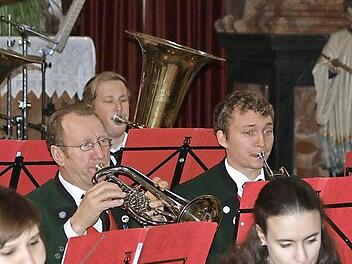 Vater und Sohn gemeinsam im Einsatz: Ludwig (Mitte, links) und Johannes Geiling.  Foto: Anton Then