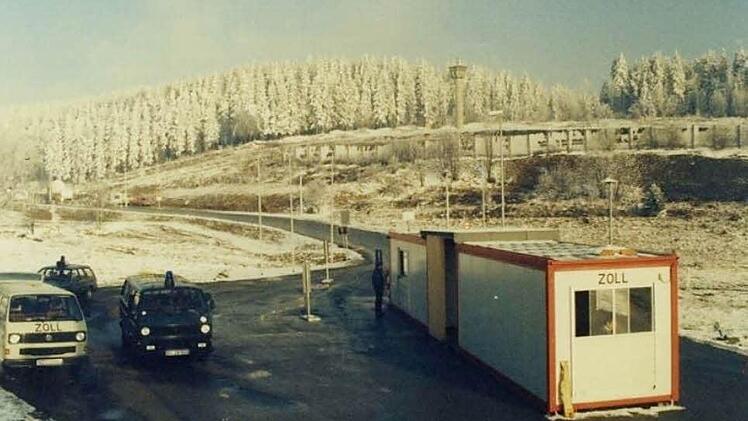 Der damalige Grenzübergang Tettau/Spechtsbrunn vor der Grenzöffnung  Foto: Manfred Suffa