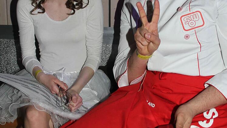 Was tuschelt der Engel mit dem Asia-Koch? Foto: Sonja Adam