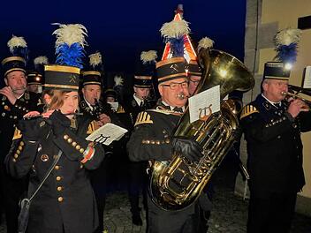 Musikalische Begrüßung der Bergparade am Gotteshaus St. Wolfgang durch die Bergmannskapelle Foto: Gerd Fleischmann