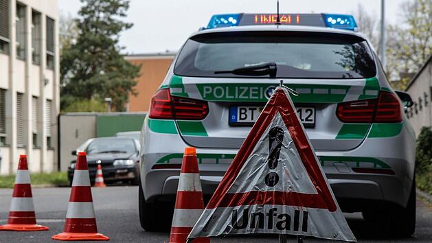 Wenn Asylbewerber auf dem  Rad  mit einem   Auto kollidieren,  kann es  teuer werden. Die Verursacher  k&ouml;nnen den Schaden meist   nicht bezahlen. Ein Problem f&uuml;r  die Gesch&auml;digten: Ein Autofahrer bleibt dann    oftmals auf den Reparaturkosten sitzen. Symbolfoto: Christopher Schulz