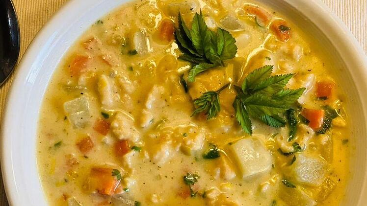 Kohlrabi-M&ouml;hrengem&uuml;se mit Mehlspatzen