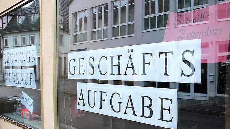 Einst ein blühendes Schreibwaren-Fachgeschäft naht bei Schmitt-Zehendner das Ende, der Ausverkauf läuft. Foto: Ralf Kestel