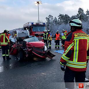 Schwerer Verkehrsunfall auf A3 bei Tennenlohe