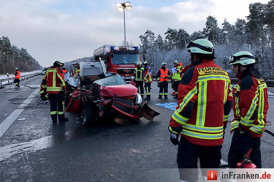 Schwerer Verkehrsunfall auf A3 bei Tennenlohe