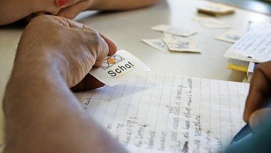 Jeder Satz wird ins Heft notiert.