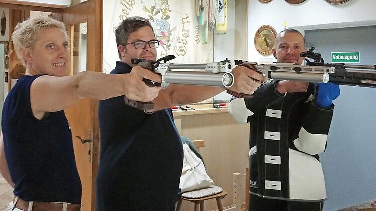 Die Neuzugänge der SG Ebern, die sich Dank ihres Trainingseifers allesamt für den Einsatz in den ersten Mannschaften empfohlen haben:Ute Häußer, Martin Schorr und Allen Rudel (von links)  Foto: Wolfgang Dietz