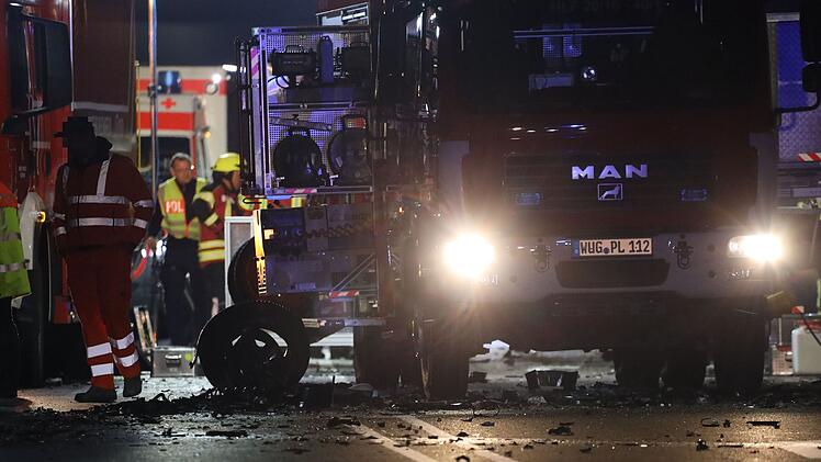 Schwerer Massenunfall auf der B2 bei Pleinfeld &ndash; mehrere Tote