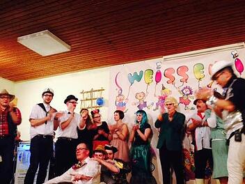 Ein großes Finale stieg am Ende des Abends beim Weißenbacher "Bütteobend". Foto: Lothar Ziegler