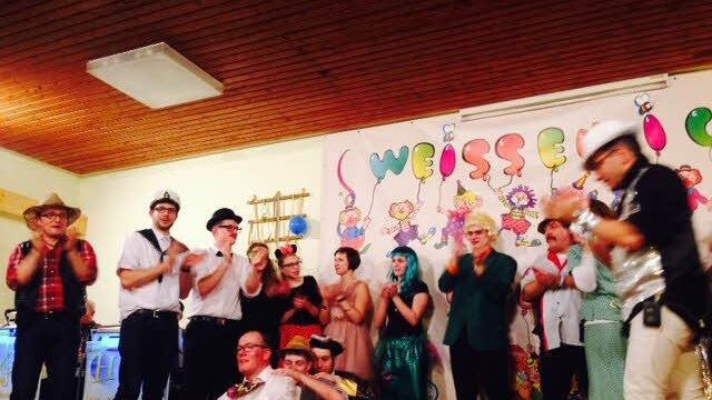 Ein großes Finale stieg am Ende des Abends beim Weißenbacher "Bütteobend". Foto: Lothar Ziegler