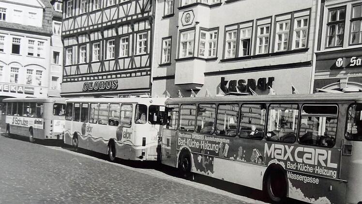 Längst Vergangenheit: Busse auf dem Coburger Marktplatz.Foto: Archiv / Klaus Wöhner