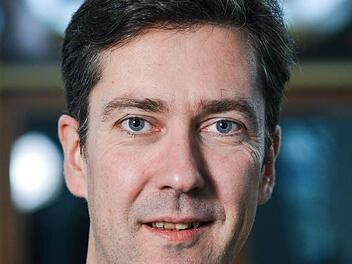 "Es gibt keine Alternative: Wir m&uuml;ssen erfolgreich sein!", sagte Schuchardt am Freitagabend &uuml;ber die Integration von Fl&uuml;chtlingen. Der Oberb&uuml;rgermeister von W&uuml;rzburg war auf einer internationalen Konferenz europ&auml;ischer B&uuml;rgermeister im Vatikan. Archivfoto: David Ebener/dpa