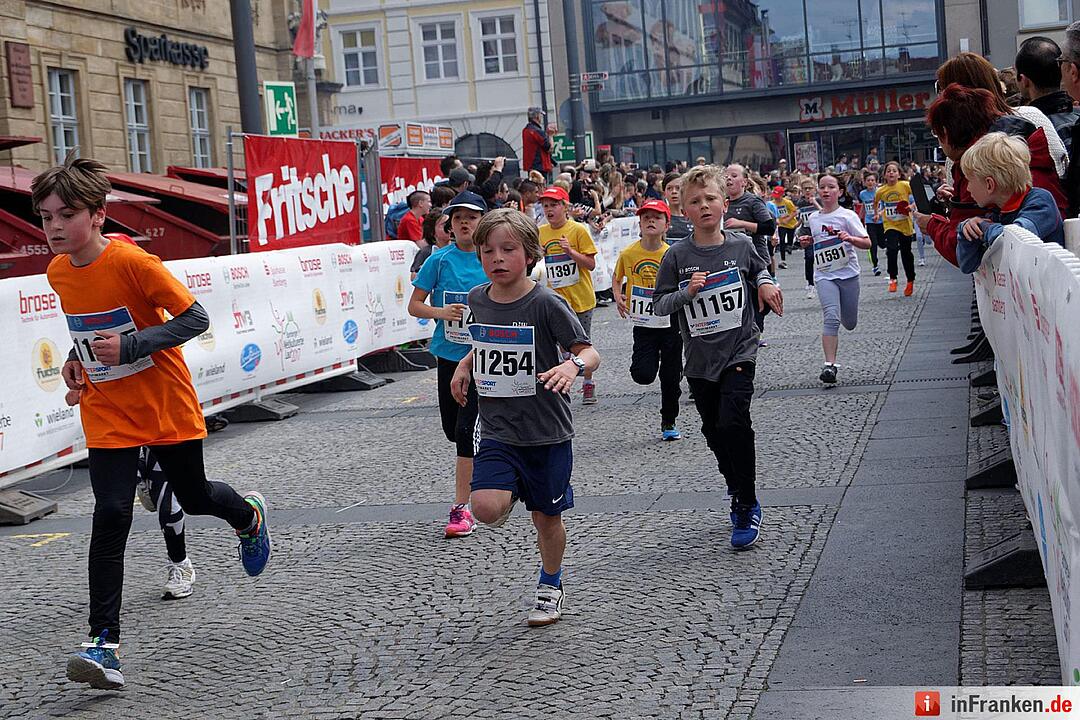 Weltkulturerbelauf 2017 in Bamberg: Der Zieleinlauf am Maxplatz