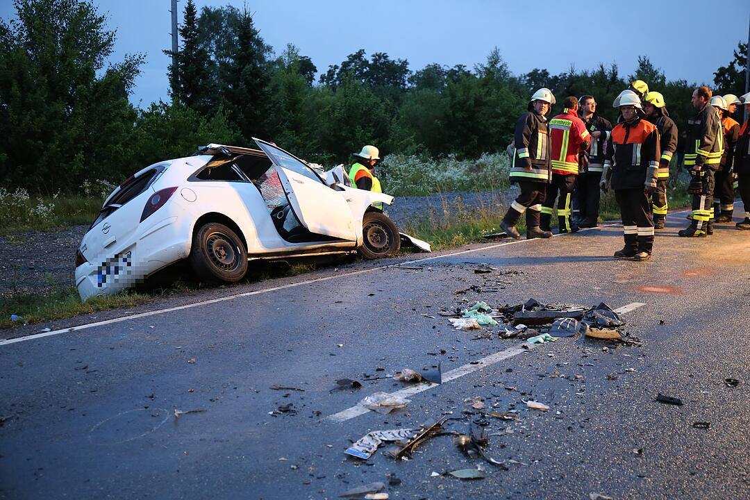 Kreis Kronach: Auto und Lkw kollidieren frontal – Zwei junge Menschen schwer verletzt