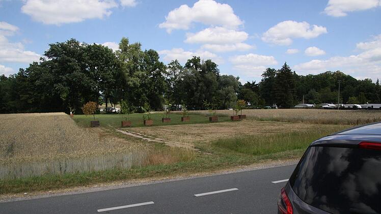 Die genehmigte Ausweichfl&auml;che f&uuml;r die Camping-Insel Bug an der Karl-May-Stra&szlig;e.