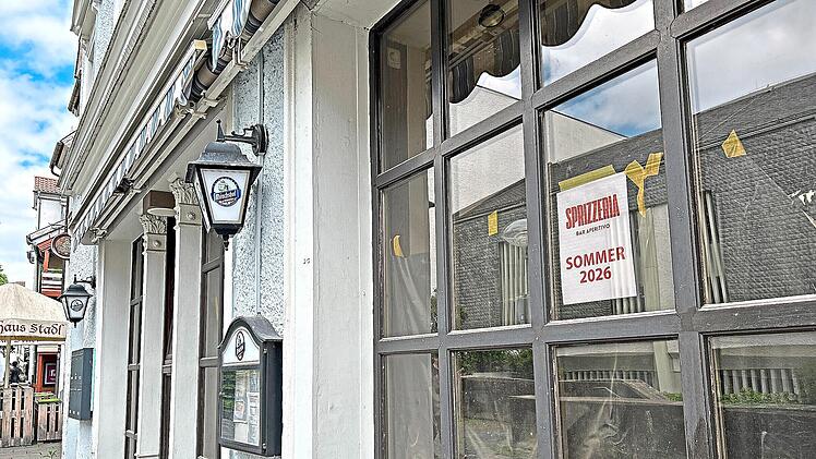 Aus dem Bistro-Caf&eacute; &bdquo;Amadeus&ldquo; auf der Mauer in Coburg wird die &bdquo;Sprizzeria&ldquo;.