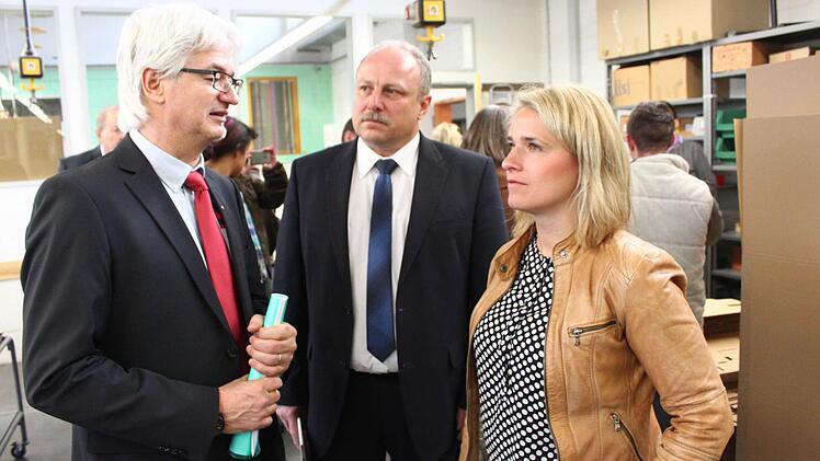 Verena Bentele mit Einrichtungsleiter Fritz Glock (links) und SPD-Bürgermeister-Kandidat Jürgen Karg. Foto: Jürgen Gärtner