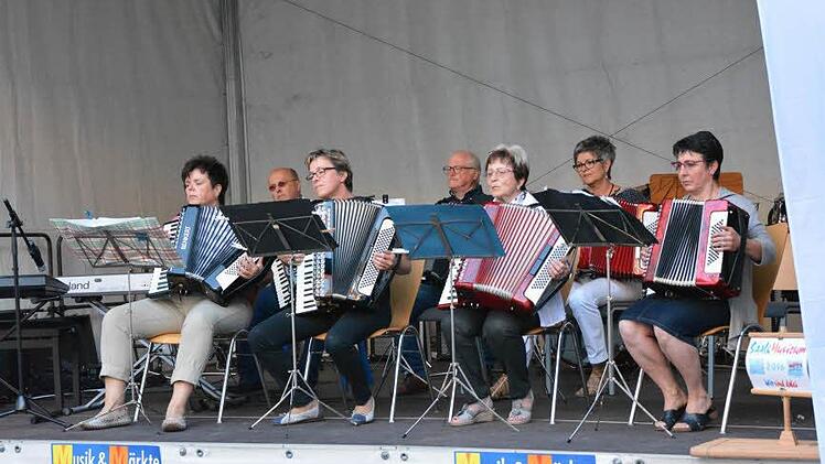Konzert im Schlosshof  Foto: Björn Hein