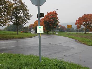 Wer einen Radweg von Ebern in Richtung Jesserndorf sucht, kann am östlichen Ortseingang von Unterpreppach schon absteigen. Durchs hindurch bis zum Ochsenweg geht's noch, aber dann ab Vorbach wird es für Radfahrer problematisch. Fotos: Ralf Kestel