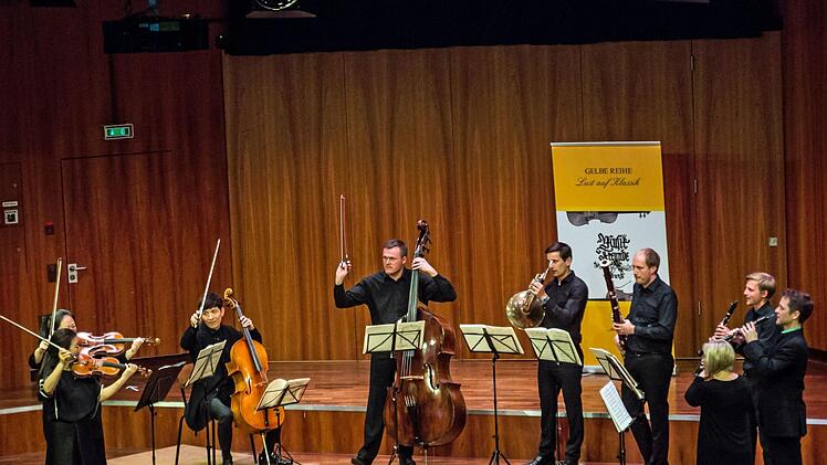 Mit zwei anspruchsvollen Nonetten beeindruckten Solisten des Philharmonischen Orchesters bei ihrem Konzert im Coburger Kongresshaus.Foto: Jochen Berger