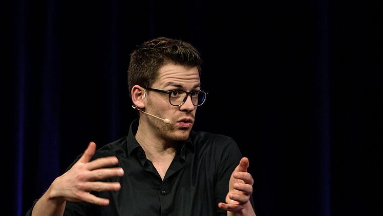 Schwer zu ertragnn, das Leben als Single in Niederbayern: Martin Frank bei seinem Gastspiel in Coburg.Foto. Jochen Berger