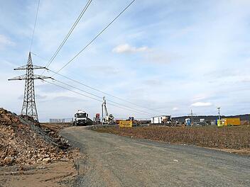 Am ehemaligen Bundeswehrsportplatz wird derzeit ein Umspannwerk gebaut, um den in den Photovoltaikanlagen erzeugten Strom ins Netz einzuspeisen.