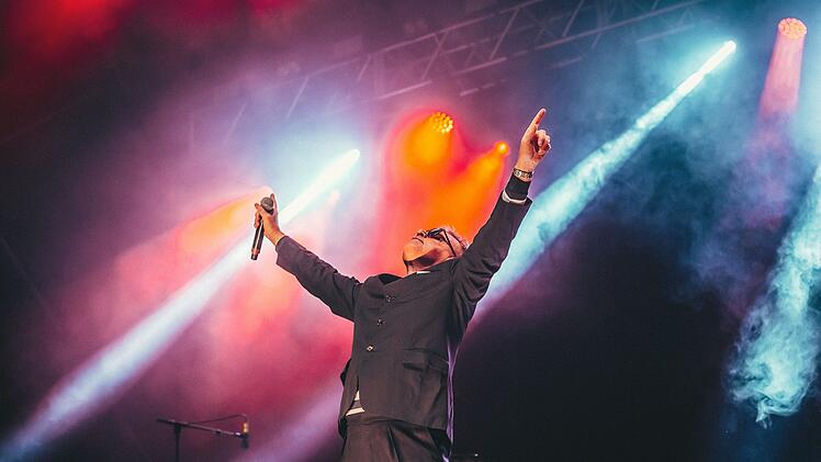 Madness-Sänger Graham "Suggs" McPherson bei einem Londoner Open-Air-Konzert 2016. Den Konzertfilm "Madness Live at House of Common" zeigt ARTE im Anschluss an eine Doku über die Londoner Band.