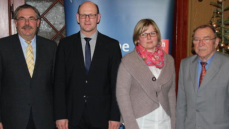 Bei der Nominierung, von links: Landratskandidat Bernhard Ruß, Bürgermeister Thomas Stadelmann, Ortsvorsitzende Johanna Bamberg-Reinwand und Zweiter Bürgermeister Helmut Trautner.