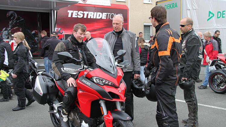 Probesitzen auf der Ducati