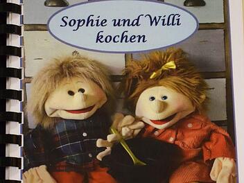 So sieht das neue Kochbuch "Sophie und Willi kochen" mit den Lieblingsrezepten der Bewohner des Brückenauer Seniorenzentrums Waldenfels aus. Foto: Sina Bretscher