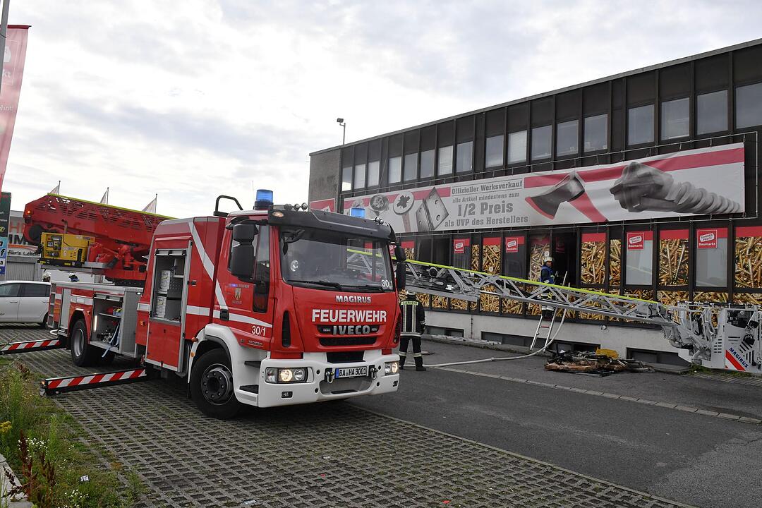 Hallstadt: Hoher Schaden bei Baumarkt-Brand