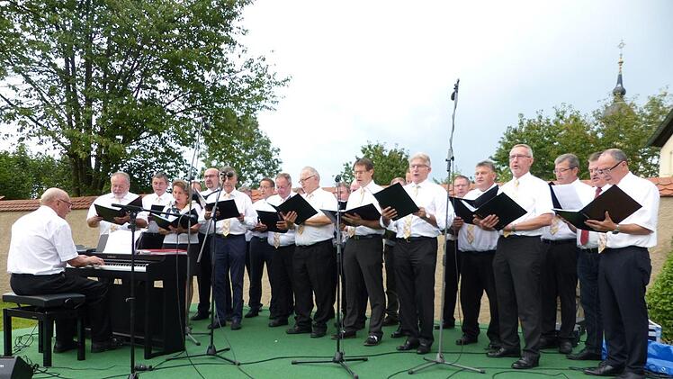 Der Bürgermeisterchor des Landkreises Kulmbach ist Stammgast bei den "Klosterspitzen". Foto: Klaus-Peter Wulf