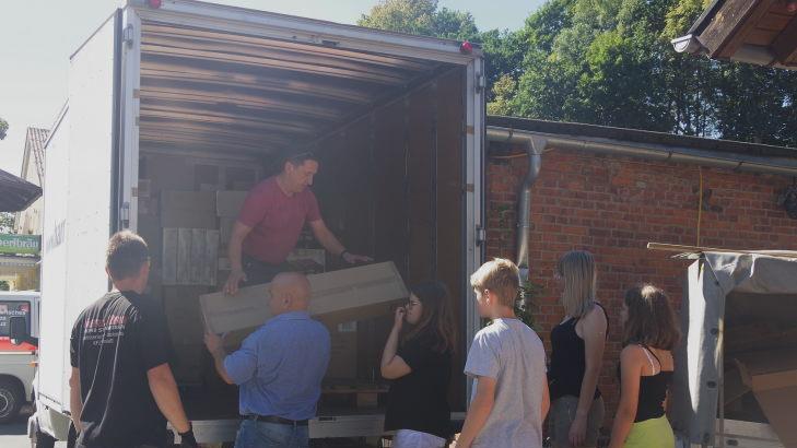 Die Gewinne werden ausgeladen.Heike Schülein