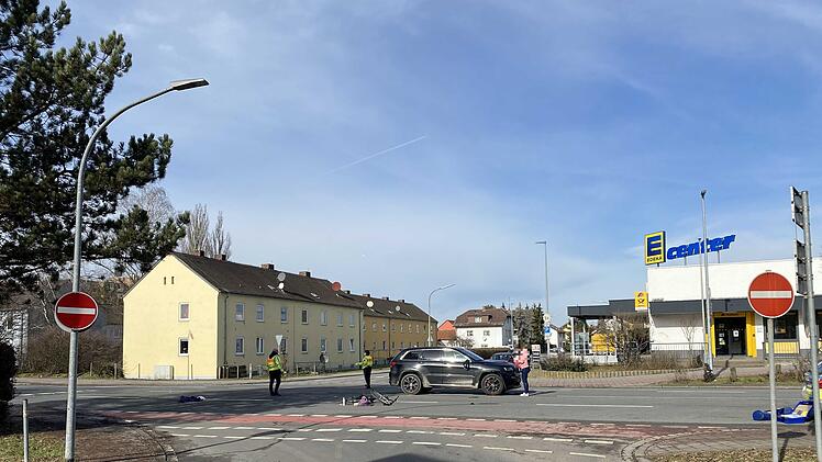 Forchheim: Radfahrer nach Kollision mit Auto lebensgef&auml;hrlich verletzt