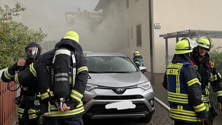 Massive Rauchentwicklung bei Wohnhausbrand in Erlangen