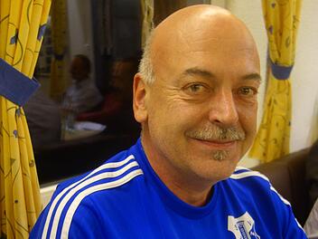 Thomas Wolf fordert den Ausbau der Straße zum SV-Sportheim. Foto: Lothar Weidner