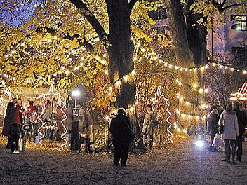 Zauberhafte Beleuchtung des Schlosses und des gesamten Gel&auml;ndes geh&ouml;rt zum Konzept der Winterlust auf Weissenstein. Foto: PR
