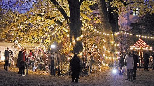 Zauberhafte Beleuchtung des Schlosses und des gesamten Gel&auml;ndes geh&ouml;rt zum Konzept der Winterlust auf Weissenstein. Foto: PR